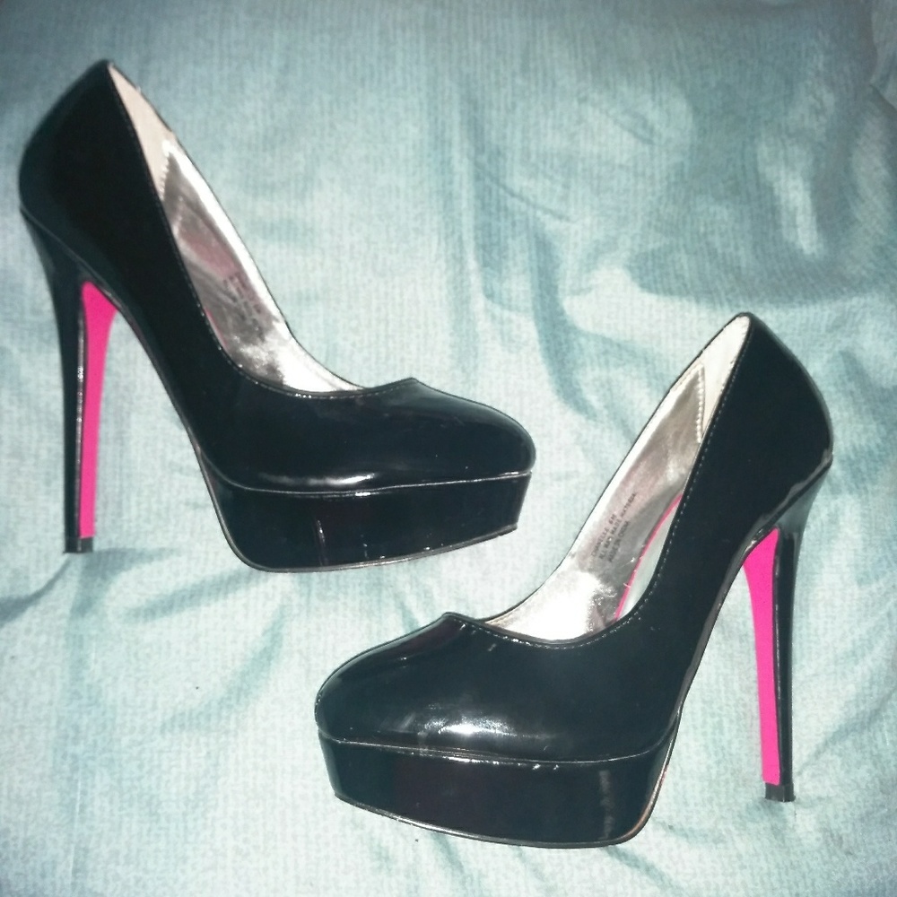 Shoe dazzle Heel pumps